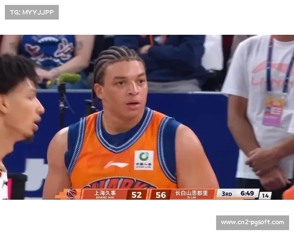 威尔逊隔人暴扣瞬间 主场观众起立欢呼